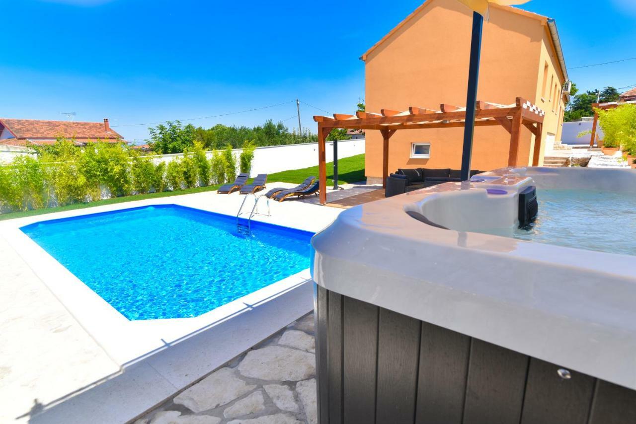 Villa Village Idylle With Heated Pool, Sauna, Jacuzzy And Private Parking Sukošan Exterior foto