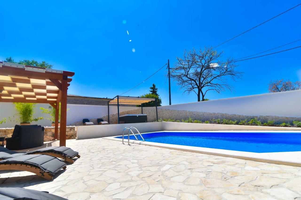 Villa Village Idylle With Heated Pool, Sauna, Jacuzzy And Private Parking Sukošan Exterior foto