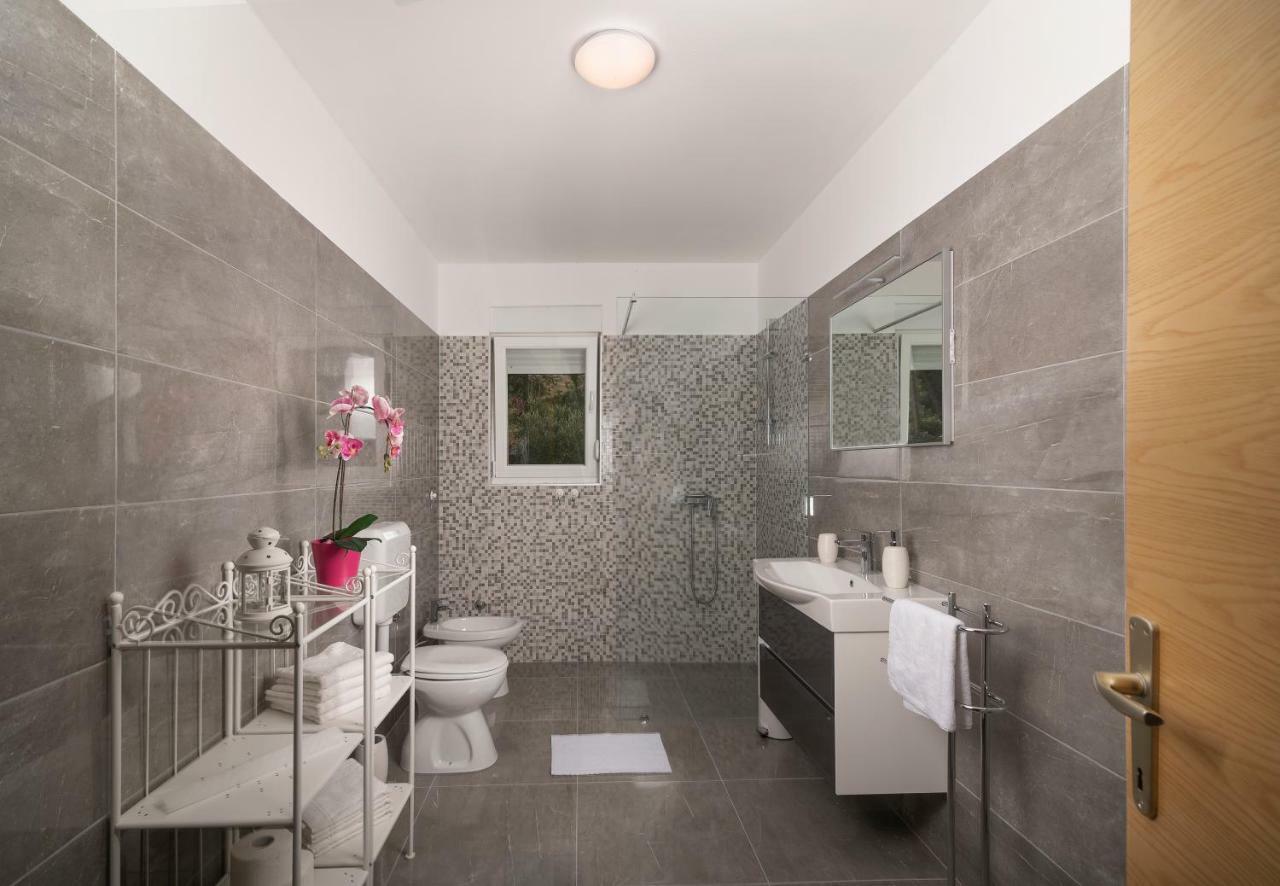 Villa Village Idylle With Heated Pool, Sauna, Jacuzzy And Private Parking Sukošan Exterior foto
