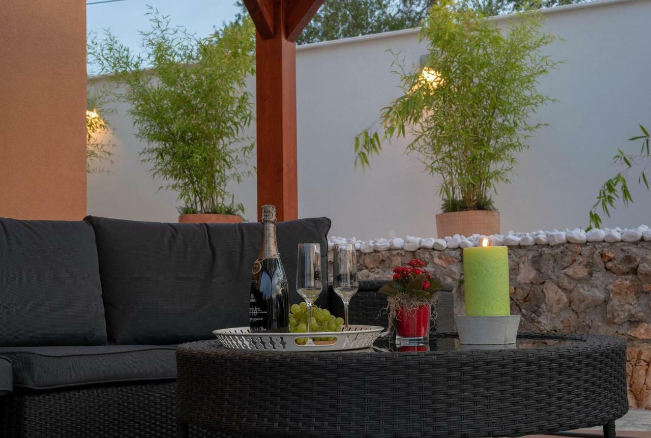 Villa Village Idylle With Heated Pool, Sauna, Jacuzzy And Private Parking Sukošan Exterior foto