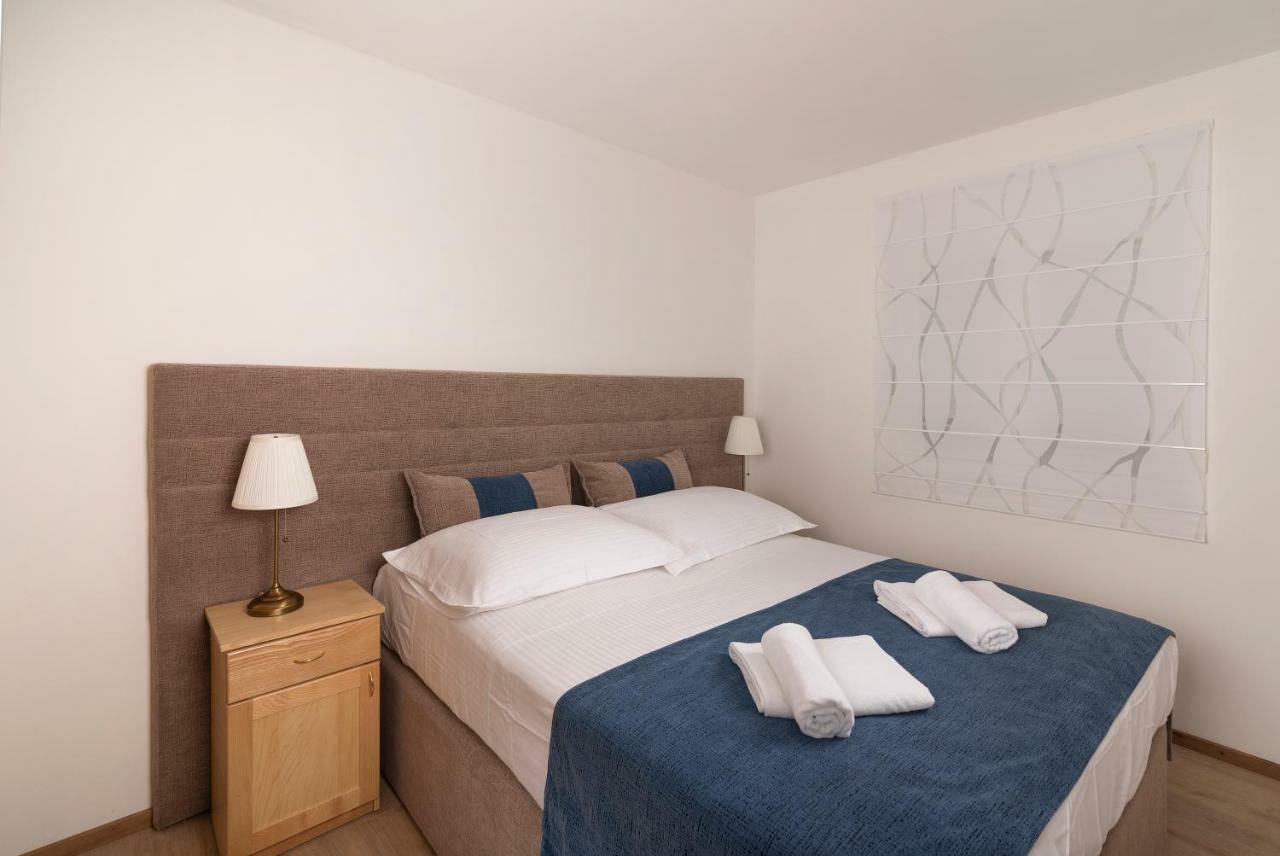 Villa Village Idylle With Heated Pool, Sauna, Jacuzzy And Private Parking Sukošan Exterior foto